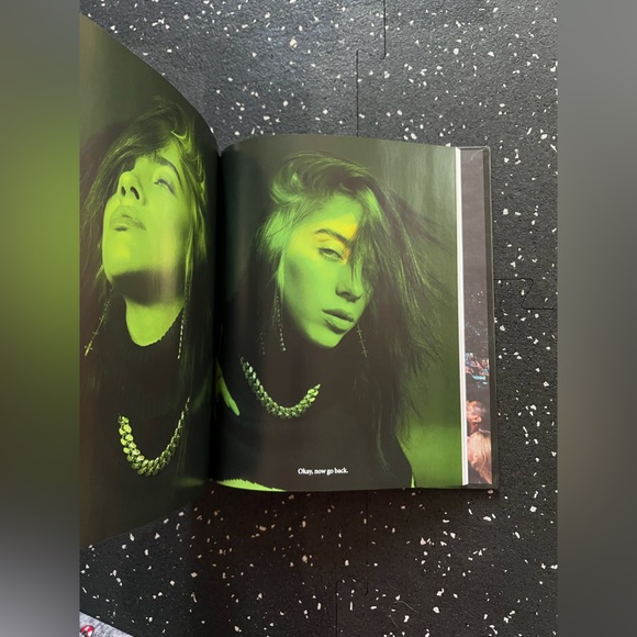 BILLIE EILISH BOOK - Picture 7 of 10